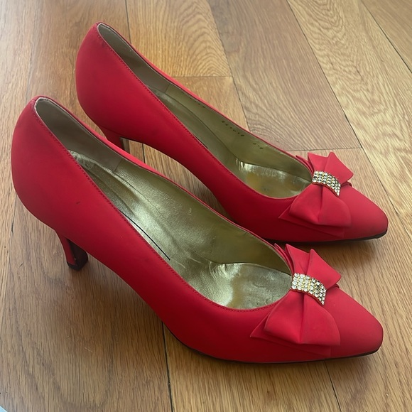 Bruno Magli Vintage Red Satin Pumps 8.5 - Picture 2 of 11